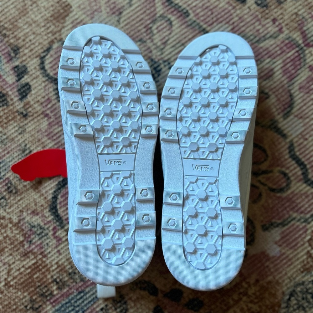 BRAND NEW Vans - size 10 - Picture 5 of 5